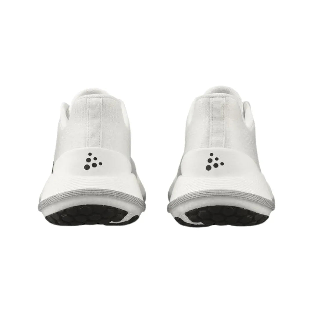 Pacer on edistyksellinen ja suorituskykyinen juoksukenkä, jonka välipohjassa on pehmeämpi versio suositusta Px Foam™ -materiaalista, joten se tarjoaa sujuvan, tasaisen ja nopeasti reagoivan juoksun räjähtävällä kimmoisuudella – tämän ansiosta se sopii täydellisesti nopeusharjoitteluun ja jokapäiväiseen juoksuun.