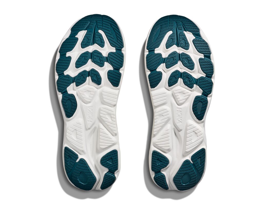 Hoka Clifton 10 miesten juoksukengät on luotettava ja suosittu juoksukenkä päivittäiseen harjoitteluun. Clifton-mallisto on ollut HOKAn vaimennettujen juoksukenkien kulmakivi jo yli 10 vuoden ajan, ja Clifton 10 vie mukavuuden uudelle tasolle entistä pehmeämmällä ja viimeistellymmällä rakenteella.
