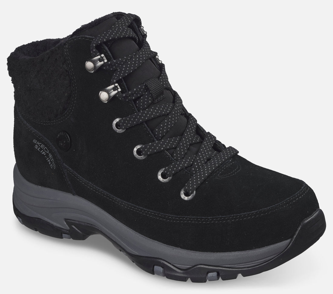 Skechers Hands Free Slip-ins Trego Snow Breeze Waterproof on naisten vedenpitävä talvikenkä, jossa yhdistyvät helppo jalkaan pukeminen, lämmin vuori ja tilava istuvuus. Musta mokkanahkapäällinen, pehmeä tekoturkiskaulus ja rennon sporttinen ulkonäkö tekevät kengästä käytännöllisen valinnan talven arkeen ja ulkoiluun.