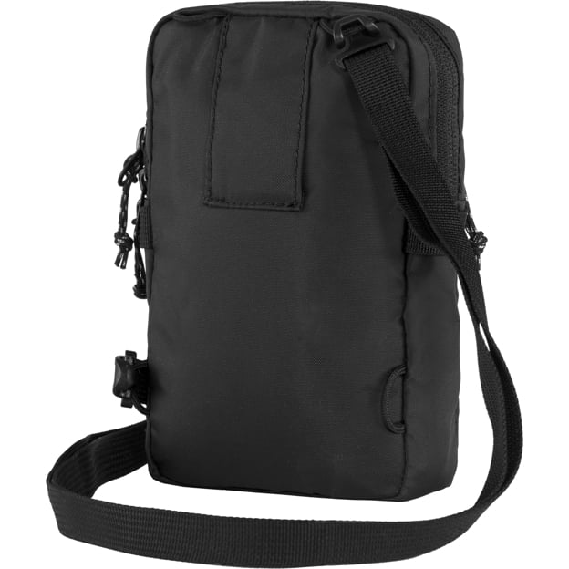 Pidä tärkeimmät tavarasi helposti saatavilla Fjällräven High Coast Pocket olkalaukulla. Tämä kevyt ja kompakti olkalaukku sopii erinomaisesti päivittäiseen käyttöön, kaupunkikävelyille ja matkustamiseen. Minimalistinen muotoilu, käytännölliset taskut ja säädettävä kantohihna tekevät siitä toimivan valinnan silloin, kun haluat ottaa mukaasi vain välttämättömät tavarat.