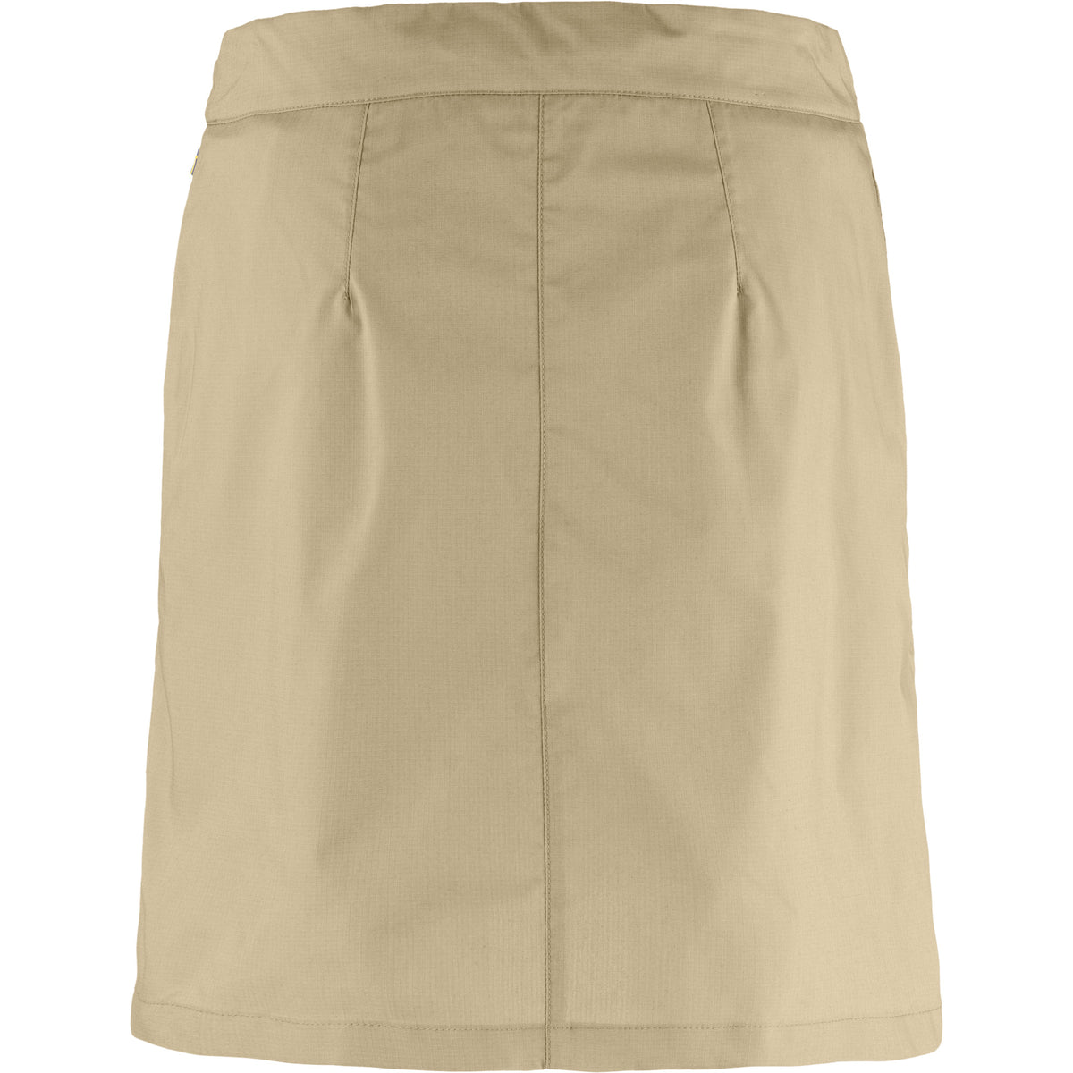 Abisko Hike Skort W on täydellinen yhdistelmä hameen naisellista tyyliä ja shortsien käytännöllisyyttä. Tämä kevyt ja ilmava shortsihame on suunniteltu lämpimän sään retkille, vaelluksille ja aktiiviseen arkeen – yhtä hyvin luonnossa kuin kaupungissa.