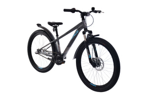 Madison 24" Rage Disc Nexus 3-v on laadukas nuorten pyörä, joka yhdistää modernin muotoilun, kestävän rakenteen ja turvallisen ajokokemuksen. Tämä 24 tuumainen polkupyörä on suunniteltu aktiiviseen käyttöön ja sopii erinomaisesti koulumatkoille, vapaa ajan ajoon ja kevyille maastoreiteille.