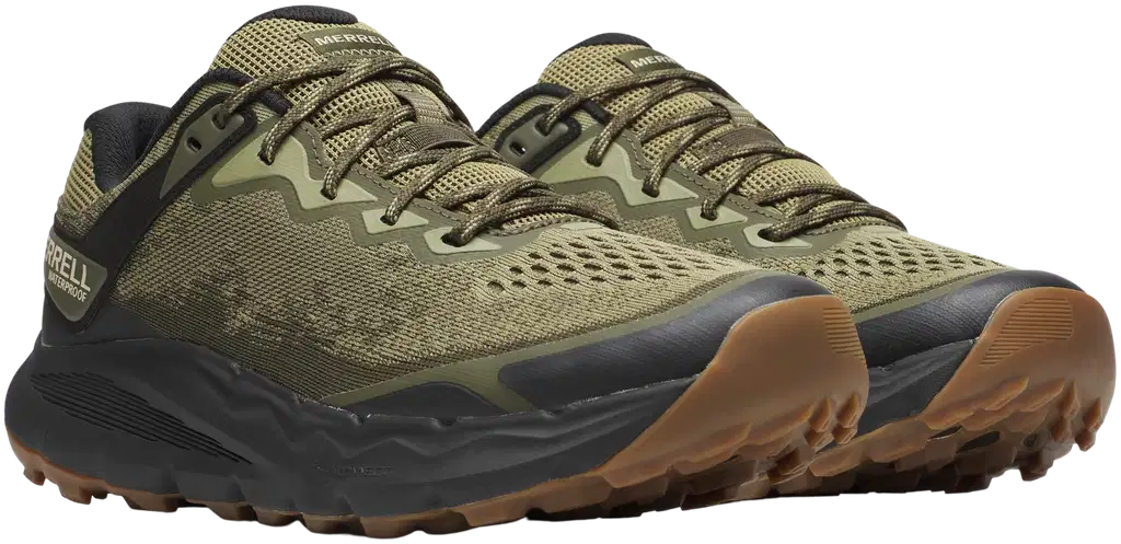 Merrell Nova 4 WP -maastojuoksukengät on suunniteltu aktiiviseen liikkumiseen vaihtelevissa olosuhteissa. Nämä vedenpitävät juoksukengät tarjoavat erinomaisen pidon, mukavuuden ja kestävyyden niin maastojuoksuun, kävelyyn kuin ulkoiluun.
