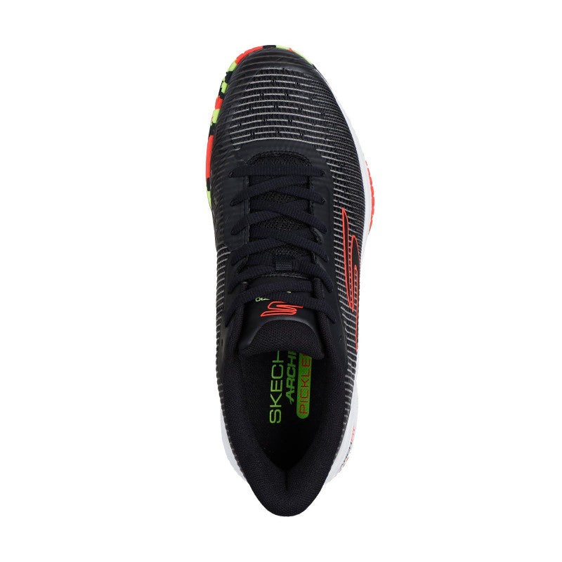 Skechers Viper Court Pro 2.0 on suorituskykyinen yleiskenkä, joka on suunniteltu sisä-ja ulkokenttien nopeaan peliin. Malli soveltuu, salibandyyn, lentopalloon, padeliin, että massakentälle tennikseen, joten kenkä toimii monipuolisesti erilaisissa mailapeleissä.