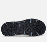 Skechers Hands Free Slip-ins Trego Snow Breeze Waterproof on naisten vedenpitävä talvikenkä, jossa yhdistyvät helppo jalkaan pukeminen, lämmin vuori ja tilava istuvuus. Musta mokkanahkapäällinen, pehmeä tekoturkiskaulus ja rennon sporttinen ulkonäkö tekevät kengästä käytännöllisen valinnan talven arkeen ja ulkoiluun.