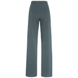 Kari Traa Synne Wide Leg Pants ovat mukavat ja rennot naisten collegehousut, joissa yhdistyvät pehmeä materiaali, korkeavyötäröinen leikkaus ja leveät lahkeet. Housut on suunniteltu erityisesti vapaa aikaan, matkustamiseen ja rentoon kaupunkikäyttöön, jossa mukavuus on tärkeässä roolissa.