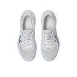 ASICS Gel-Rocket 12 on kevyt ja vakaa sisäpelikenkä, joka on suunniteltu tarjoamaan erinomainen tasapaino pidon, joustavuuden ja iskunvaimennuksen välillä. Malli sopii erityisesti lajeihin, joissa vaaditaan nopeita sivuttaisliikkeitä ja hyvää kenttätuntumaa, kuten salibandy, lentopallo ja käsipallo.