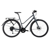 Crescent Nikka 28" on tyylikäs ja sporttinen naisten hybridipyörä, joka yhdistää ajomukavuuden, käytännöllisyyden ja kevyesti rullaavan ajotuntuman. Pyörä on suunniteltu aktiiviselle käyttäjälle, joka arvostaa laadukasta hybridipyörää työmatkoille, kuntolenkkeilyyn ja päivittäiseen kaupunkiajoon.