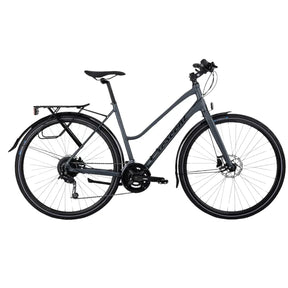 Crescent Nikka 28" on tyylikäs ja sporttinen naisten hybridipyörä, joka yhdistää ajomukavuuden, käytännöllisyyden ja kevyesti rullaavan ajotuntuman. Pyörä on suunniteltu aktiiviselle käyttäjälle, joka arvostaa laadukasta hybridipyörää työmatkoille, kuntolenkkeilyyn ja päivittäiseen kaupunkiajoon.