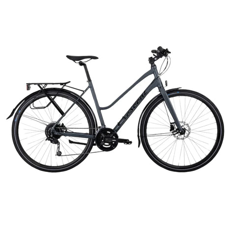 Crescent Nikka 28" on tyylikäs ja sporttinen naisten hybridipyörä, joka yhdistää ajomukavuuden, käytännöllisyyden ja kevyesti rullaavan ajotuntuman. Pyörä on suunniteltu aktiiviselle käyttäjälle, joka arvostaa laadukasta hybridipyörää työmatkoille, kuntolenkkeilyyn ja päivittäiseen kaupunkiajoon.