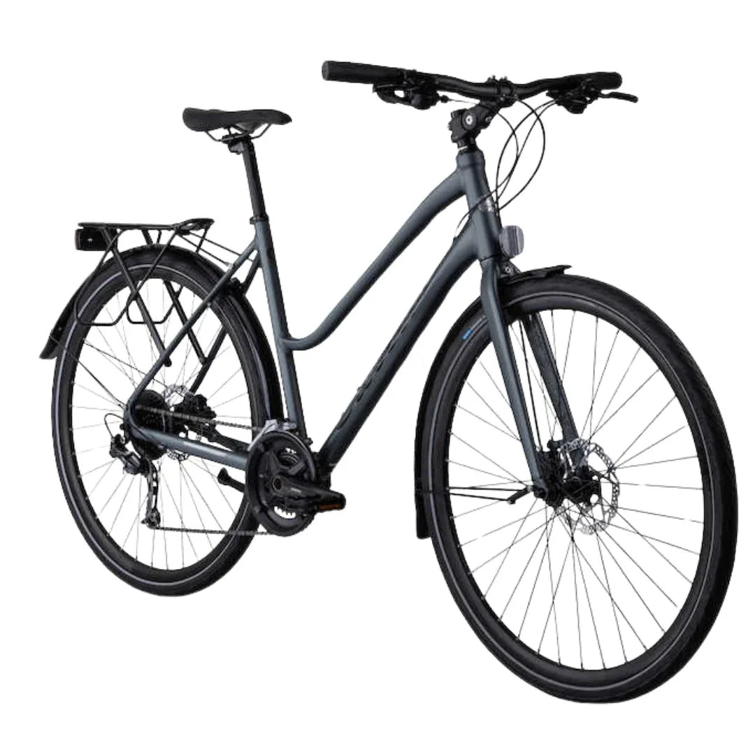 Crescent Nikka 28" on tyylikäs ja sporttinen naisten hybridipyörä, joka yhdistää ajomukavuuden, käytännöllisyyden ja kevyesti rullaavan ajotuntuman. Pyörä on suunniteltu aktiiviselle käyttäjälle, joka arvostaa laadukasta hybridipyörää työmatkoille, kuntolenkkeilyyn ja päivittäiseen kaupunkiajoon.