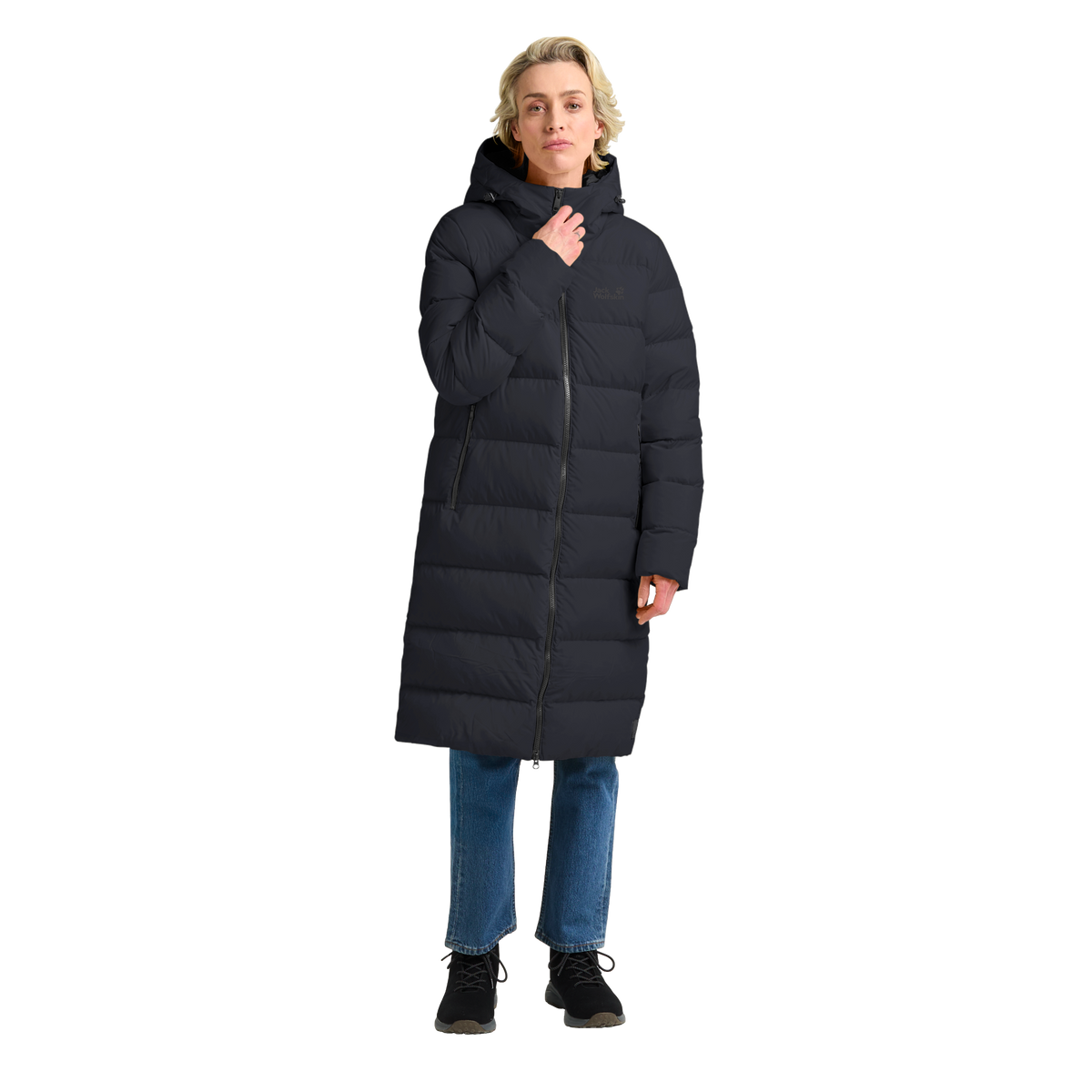 Jack Wolfskin Frozen Palace Coat W RDS on naisten pitkä ja lämmin untuvatakki kylmiin talvipäiviin. Takissa yhdistyvät kevyt 700 cuin ankanuntuvatäyte, tuulenpitävä ja vettähylkivä TEXASHIELD-päällismateriaali sekä käytännölliset säädettävät yksityiskohdat. Hieman pidempi mitoitus suojaa hyvin kylmältä ja tekee takista erinomaisen valinnan talven ulkoiluun, kaupungille ja jokapäiväiseen käyttöön.