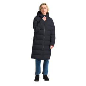 Jack Wolfskin Frozen Palace Coat W RDS on naisten pitkä ja lämmin untuvatakki kylmiin talvipäiviin. Takissa yhdistyvät kevyt 700 cuin ankanuntuvatäyte, tuulenpitävä ja vettähylkivä TEXASHIELD-päällismateriaali sekä käytännölliset säädettävät yksityiskohdat. Hieman pidempi mitoitus suojaa hyvin kylmältä ja tekee takista erinomaisen valinnan talven ulkoiluun, kaupungille ja jokapäiväiseen käyttöön.